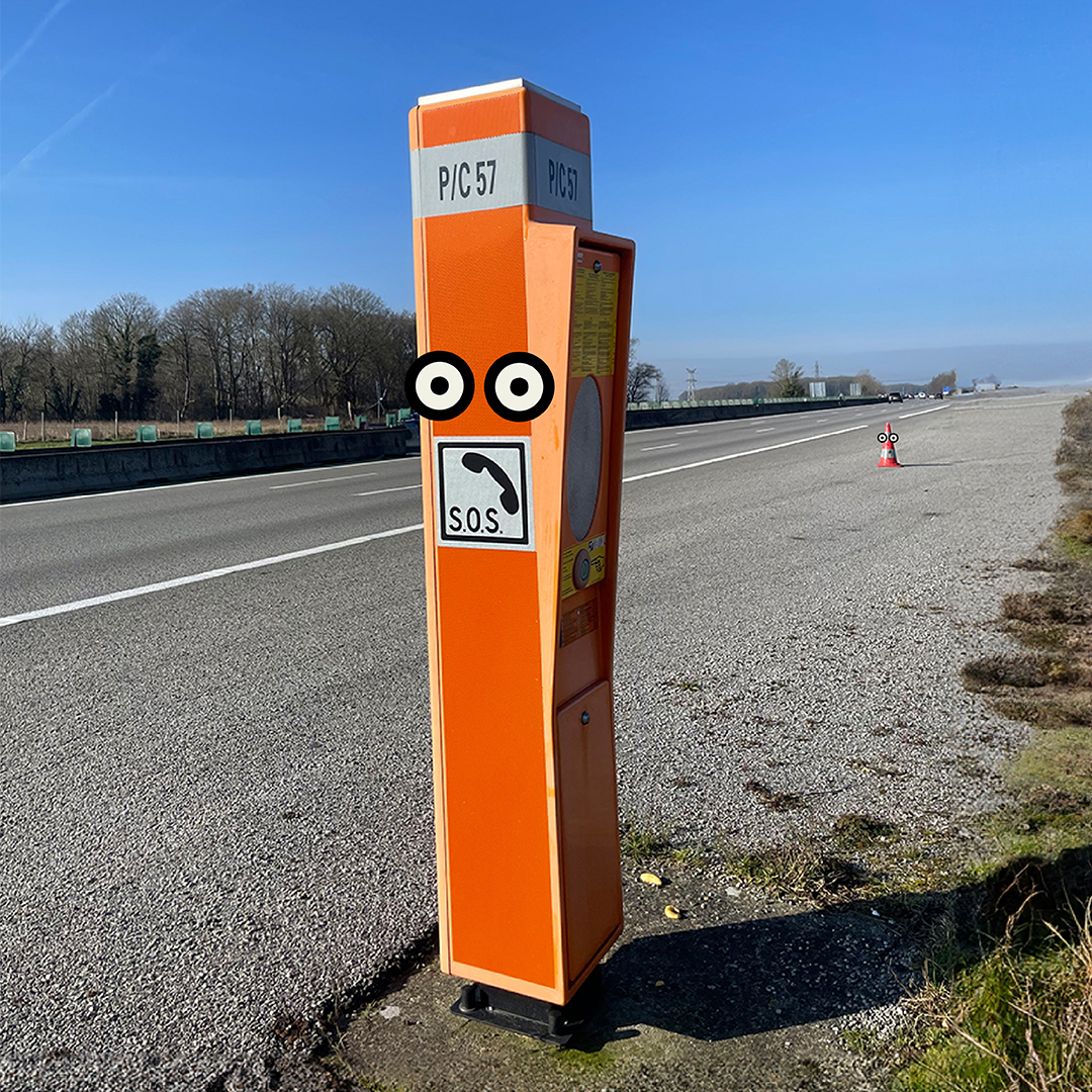 borne S.O.S au bord de l'autoroute